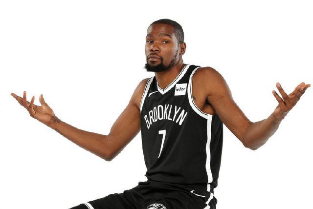 杜蘭特悄悄為腦瘤女孩支付手術(shù)費杜蘭特，作為一位知名的NBA球星，以其卓越的籃球技藝和正直的品格深受人們的喜愛。關(guān)于他悄悄為腦瘤女孩支付手術(shù)費的事跡，展現(xiàn)了他的善良和無私，這更是讓人敬佩。