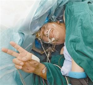 女子做手術(shù)腦死亡 為何微創(chuàng)后果這么重女子做手術(shù)出現(xiàn)腦死亡的情況，通常是由于手術(shù)過程中出現(xiàn)了嚴(yán)重的并發(fā)癥或者意外情況導(dǎo)致的。腦死亡是指全腦功能不可逆的損傷，患者會(huì)失去意識(shí)和生命體征，這種情況的后果是非常嚴(yán)重的。