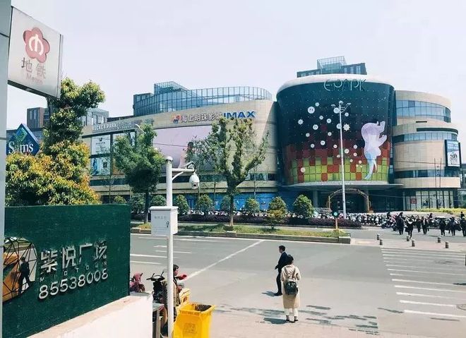 南京知名商場巨頭遭索賠近5200萬南京知名商場巨頭遭索賠近五千萬，深度解析事件背后