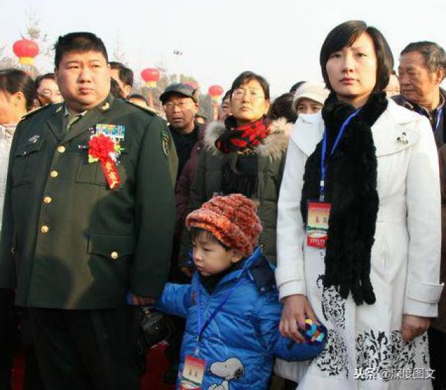 毛新宇一家參加閱兵活動(dòng)畫面公布毛新宇一家參加閱兵活動(dòng)，榮耀時(shí)刻，畫面震撼公布