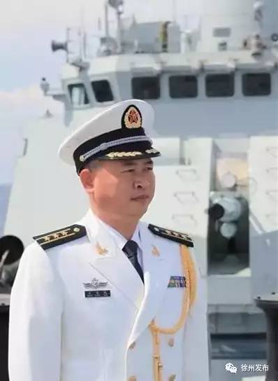 臺(tái)前艦長(zhǎng)：我能去看閱兵為什么不去臺(tái)前艦長(zhǎng)，我能去看閱兵為什么不去這句話的含義需要結(jié)合上下文和語(yǔ)境來(lái)理解。從字面意思上看，這句話可能是關(guān)于某個(gè)被稱為臺(tái)前艦長(zhǎng)的人對(duì)于某種情況或選擇的一種表達(dá)。其中，我能去看閱兵表示這個(gè)人有能力或有機(jī)會(huì)去觀看閱兵儀式，而為什么不去則表達(dá)了一種疑問(wèn)或反問(wèn)，暗示這個(gè)人沒(méi)有去觀看閱兵儀式的原因或理由。