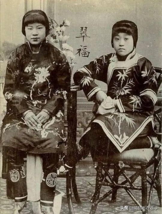 擺攤父子僅剩5元 城管為其介紹工作擺攤父子生活艱辛，城管伸出援手介紹工作，共創(chuàng)和諧社會溫暖故事