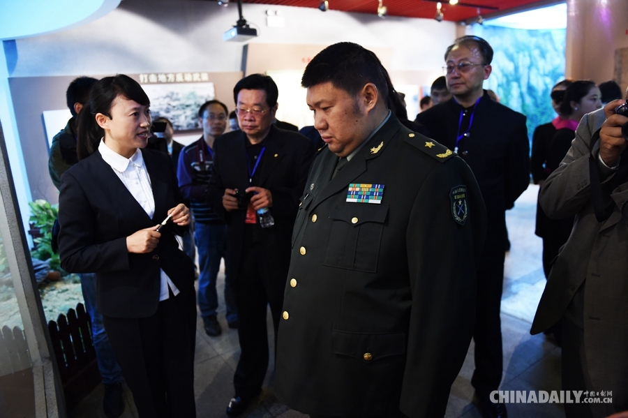 毛新宇一家參加閱兵活動畫面公布毛新宇一家參加閱兵活動畫面公布，展現(xiàn)榮耀瞬間