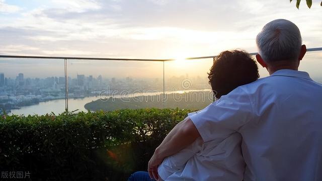 閃婚妻子隱瞞10年精神病史 拒還彩禮閃婚妻子隱瞞十年精神病史，拒還彩禮，揭開婚姻背后的真相