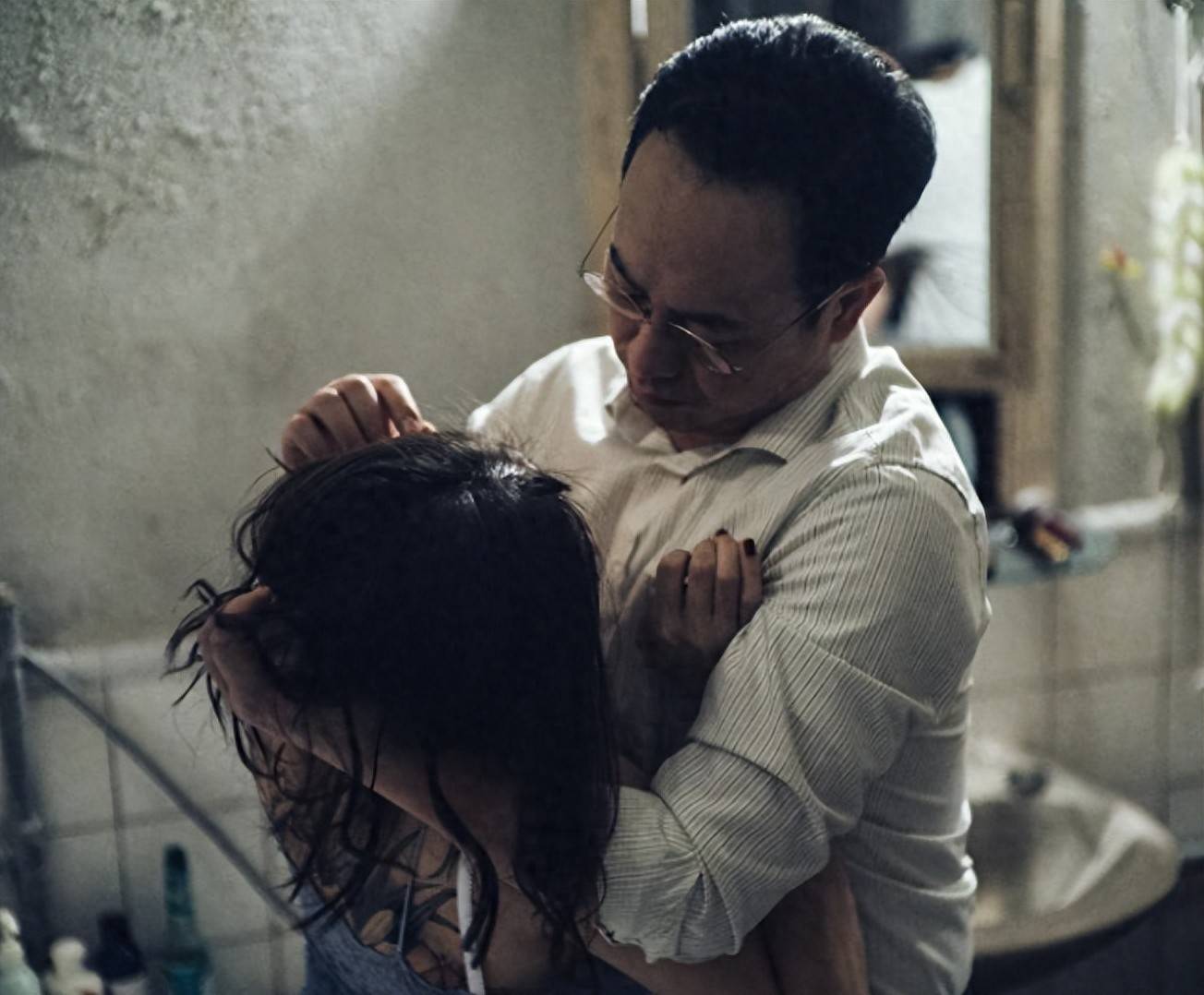 張頌文和誰拍過吻戲揭秘張頌文的熒幕之吻，與誰共譜浪漫戲碼