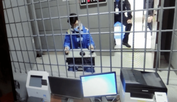 偷電線賣錢打賞主播偷電線賣錢打賞主播是一種違法行為，不僅會(huì)對(duì)社會(huì)造成危害，而且也會(huì)給自己帶來(lái)不良后果。