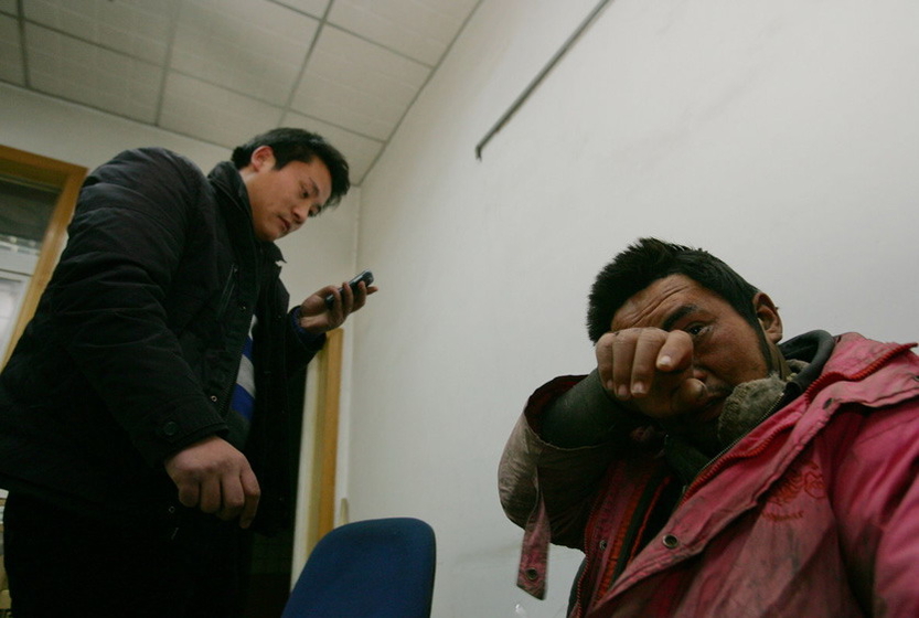 智障人士工廠智障人士工廠是指雇傭智障人士工作的工廠。這些工廠通常會為智障人士提供就業(yè)機(jī)會，幫助他們實(shí)現(xiàn)自我價(jià)值，提高他們的生活質(zhì)量和社會融入度。這些工廠的工作內(nèi)容可能因工廠的性質(zhì)而異，但通常會考慮到員工的特殊需求和能力，為他們提供適合的工作崗位和必要的支持。同時(shí)，這些工廠也會采取一系列措施來確保工作環(huán)境的安全和適宜性，確保員工的安全和健康。