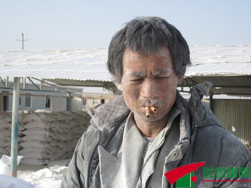 智障工人困在磚廠里面揭秘磚廠背后的辛酸故事，智障工人如何被困其中