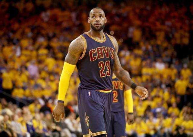 NBA球星詹姆斯《人民日報》撰文NBA球星勒布朗·詹姆斯人民日報撰文，籃球之外的力量與責(zé)任