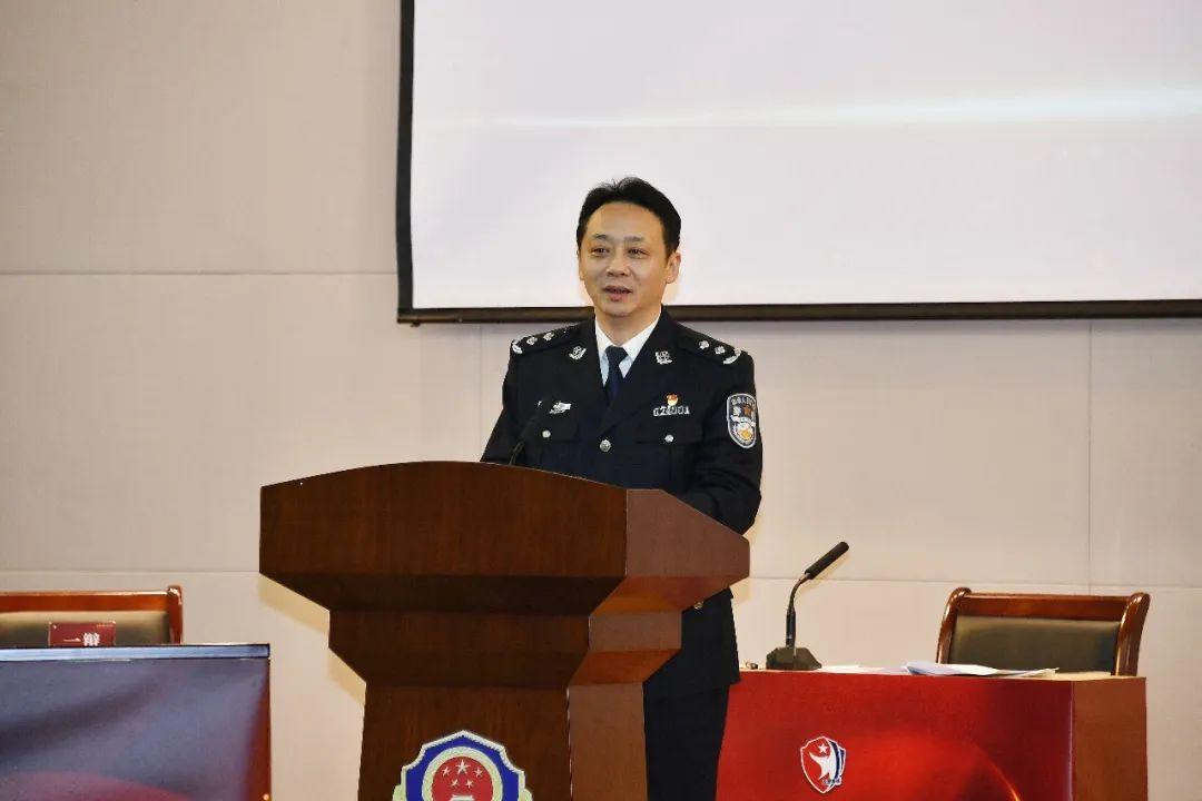 上海豪宅賣(mài)出關(guān)于上海豪宅的賣(mài)出情況，受到市場(chǎng)、地理位置、房屋狀況、價(jià)格等多種因素的影響。