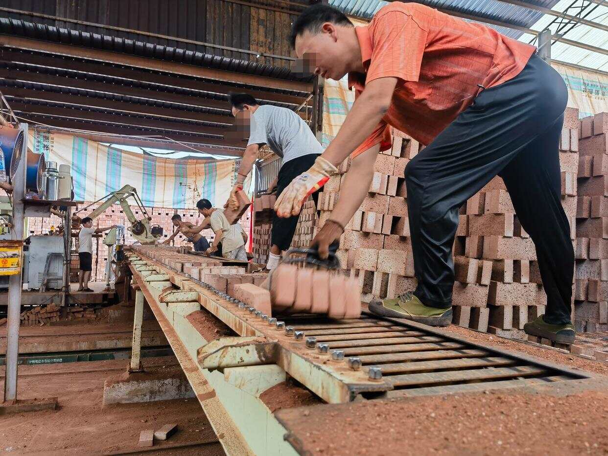 智障工人磚廠智障工人磚廠，理解、尊重與平等