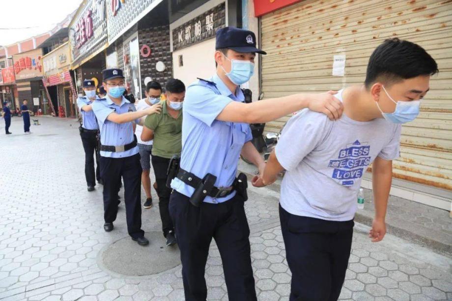 網(wǎng)絡(luò)造謠警察怎么抓人網(wǎng)絡(luò)造謠行為，警察如何識(shí)別并打擊