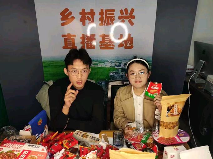 湘超開幕式童聲領(lǐng)唱《歌唱祖國》湘超開幕式，童聲領(lǐng)唱歌唱祖國，一曲點(diǎn)燃全場(chǎng)愛國熱情！