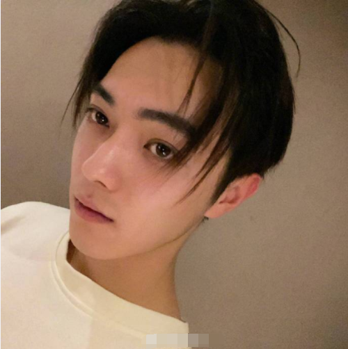 許凱澄清視頻許凱澄清視頻，真相背后的故事