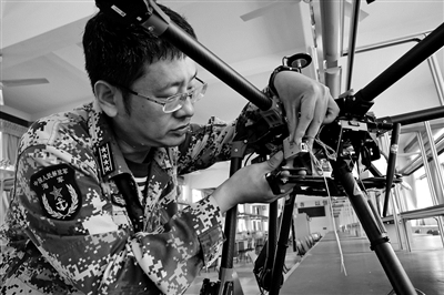 修無(wú)人機(jī)年入500萬(wàn)修無(wú)人機(jī)的年收入達(dá)到500萬(wàn)人民幣是一個(gè)相當(dāng)高的目標(biāo)，但這并不是不可能的。具體的收入水平會(huì)受到多種因素的影響，包括個(gè)人能力、所在地區(qū)的市場(chǎng)需求、客戶群體、業(yè)務(wù)規(guī)模等等。以下是一些可能影響你實(shí)現(xiàn)這個(gè)目標(biāo)的關(guān)鍵因素