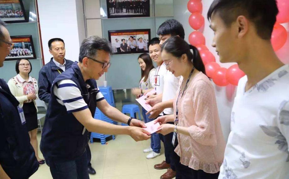 政府如何干預農(nóng)村高價彩禮政府干預農(nóng)村高價彩禮的方式主要包括以下幾個方面