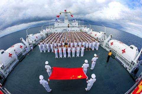 日照艦入列日照艦一般指日照號(hào)導(dǎo)彈護(hù)衛(wèi)艦，是中國(guó)海軍新一代防空型導(dǎo)彈護(hù)衛(wèi)艦。關(guān)于日照艦入列的具體時(shí)間，建議您查詢官方信息源獲取最新和最準(zhǔn)確的信息。