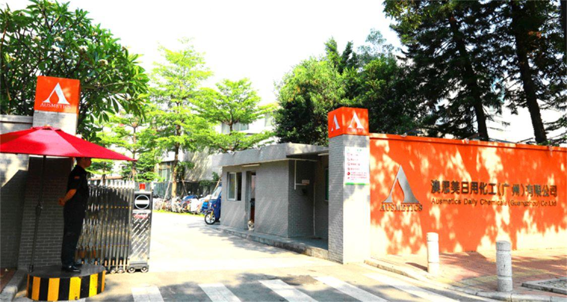 澳16款防曬霜不達(dá)標(biāo)關(guān)于澳大利亞某款防曬霜不達(dá)標(biāo)的說法，我建議您在購買和使用任何護(hù)膚產(chǎn)品時(shí)都要謹(jǐn)慎對(duì)待。防曬霜的質(zhì)量和安全性是非常重要的，因?yàn)樗鼈冎苯咏佑|皮膚并可能影響皮膚健康。如果您聽說某款防曬霜不達(dá)標(biāo)，可能是由于以下幾個(gè)原因