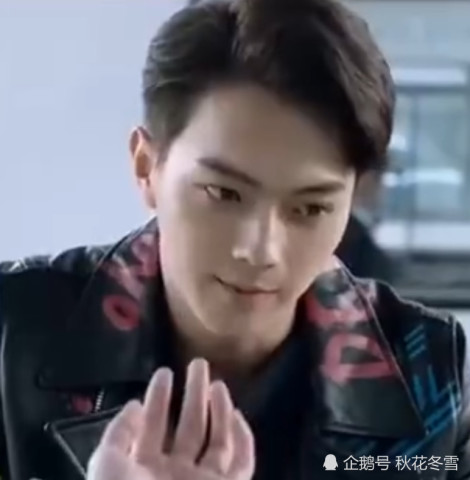 #許凱聚眾賭博有哪些藝人參加#揭秘許凱聚眾賭博背后的娛樂圈內(nèi)幕，又有哪些藝人卷入其中？