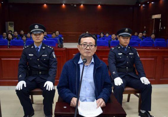 董事長和明星女友內(nèi)幕交易被刑拘董事長與明星女友內(nèi)幕交易背后的故事，內(nèi)幕揭秘與刑拘真相