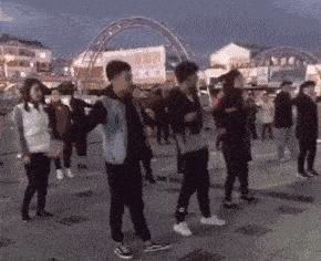 夫妻合租房尷尬夫妻合租房子的尷尬與應(yīng)對之道