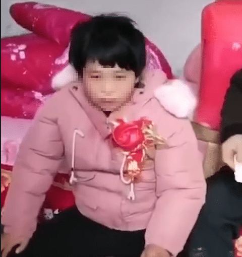 河南通報(bào)男子娶智障女河南省某地通報(bào)了一名男子娶智障女的事件。這一事件引起了社會(huì)各界的廣泛關(guān)注，涉及到婚姻、家庭、社會(huì)關(guān)懷等多個(gè)層面的問(wèn)題。
