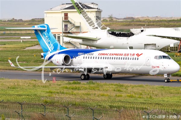 柬埔寨擬采購20架中國商飛C909客機柬埔寨擬采購20架中國商飛C919客機，開啟中柬航空合作新篇章