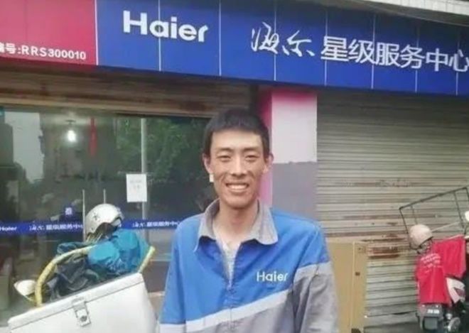 救人小哥婉拒股份救人小哥婉拒股份，英雄之舉背后的真實故事