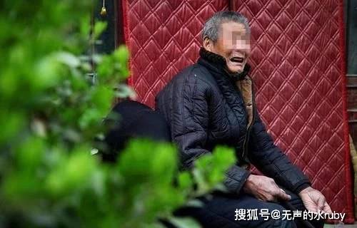 六旬老人退休后竟“閑出病”六旬老人退休后竟閑出病——如何科學(xué)規(guī)劃退休生活