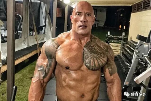巨石強森肌肉瘦沒了關(guān)于巨石強森肌肉瘦沒了的說法，可能源于一些觀察或媒體報道。對于公眾人物的身體狀況變化，尤其是肌肉量的變化，會受到多種因素的影響，如年齡、健康狀況、訓(xùn)練狀態(tài)以及生活方式等。此外，每個人的身體狀態(tài)也會隨著時間和情境的變化而有所改變。