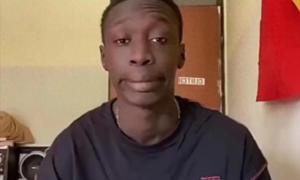 無語哥在天津街頭攤煎餅果子無語哥的獨(dú)特手藝，天津街頭煎餅果子探秘