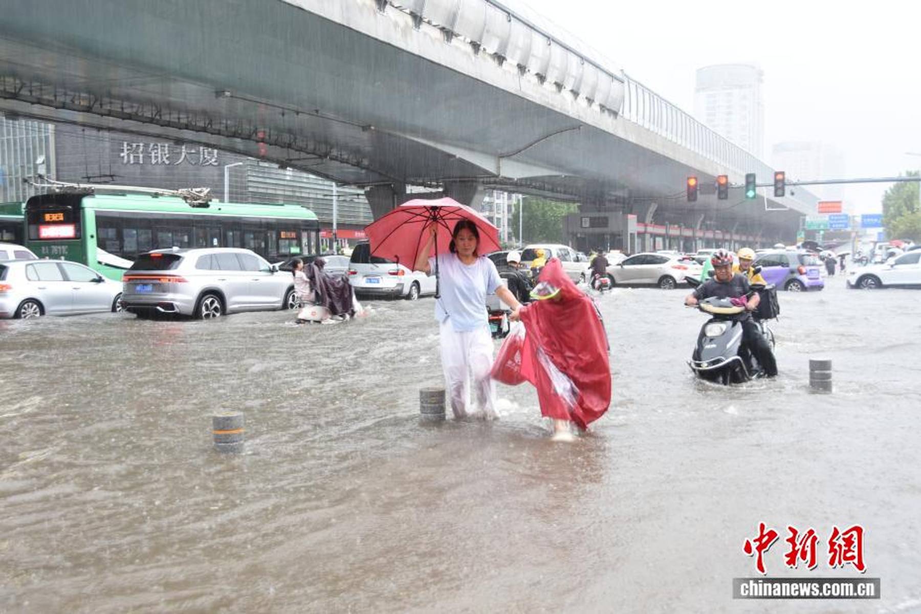 鄭州及周邊成暴雨大暴雨核心區(qū)鄭州及周邊地區(qū)成為暴雨大暴雨核心區(qū)——深度解析與觀察