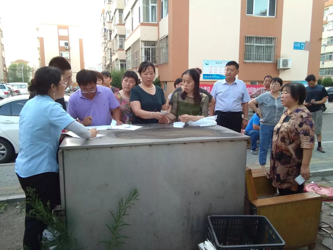 談?wù)劥蠹宜M(fèi)每月多少錢水費(fèi)的金額會(huì)因地區(qū)、家庭用水量和用水類型（如居民用水、商業(yè)用水等）的不同而有所差異。
