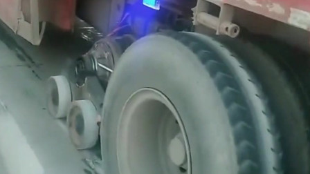 貨車司機(jī)途經(jīng)河南備胎丟失？假的關(guān)于貨車司機(jī)途經(jīng)河南備胎丟失的說法，目前沒有官方信息或可靠證據(jù)表明這是真實(shí)發(fā)生的事件。因此，不能確定這是否真實(shí)。