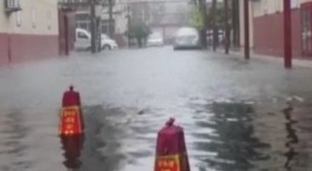 河南9月大暴雨出現(xiàn) 北方氣候變了嗎河南在2021年9月出現(xiàn)了大暴雨天氣，至于北方地區(qū)的氣候是否發(fā)生變化，這是一個(gè)復(fù)雜的問(wèn)題，需要綜合考慮多種因素。