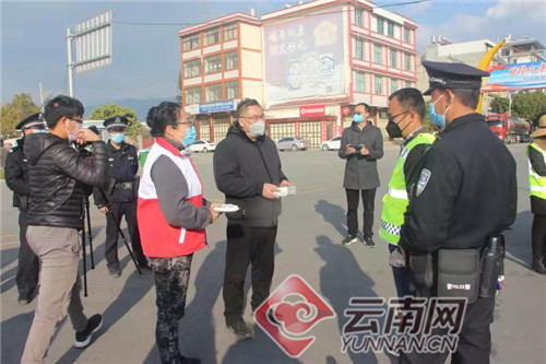 “云南公安出手打退伍軍人”系謠言云南公安堅(jiān)決打擊退伍軍人謠言，維護(hù)社會(huì)公正與和諧