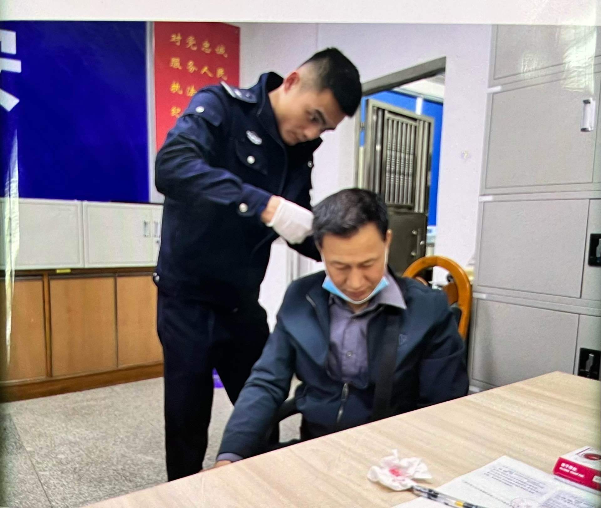 毒販檢舉禁毒隊長毒販檢舉禁毒隊長是一種涉及職業(yè)道德、法律和社會責(zé)任的行為。在這種情況下，需要考慮以下幾個方面