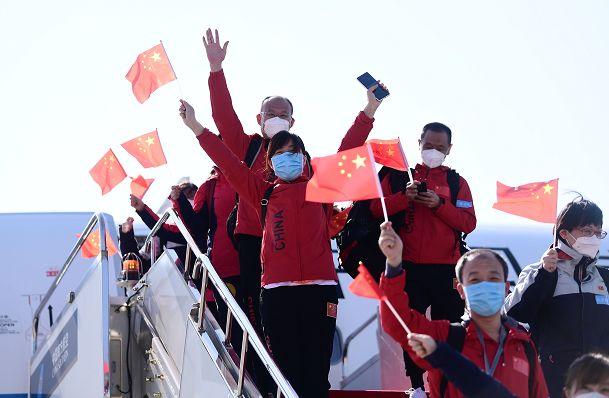 沈陽以最高禮遇迎英雄回家沈陽以最高禮遇迎接英雄回家，這是對英雄們的崇高敬意和深切緬懷。這些英雄為了國家、民族和人民的利益，英勇奮斗、無私奉獻(xiàn)，用自己的行動詮釋了什么是真正的英雄。他們的英勇事跡將永載史冊，激勵著我們不斷前行。