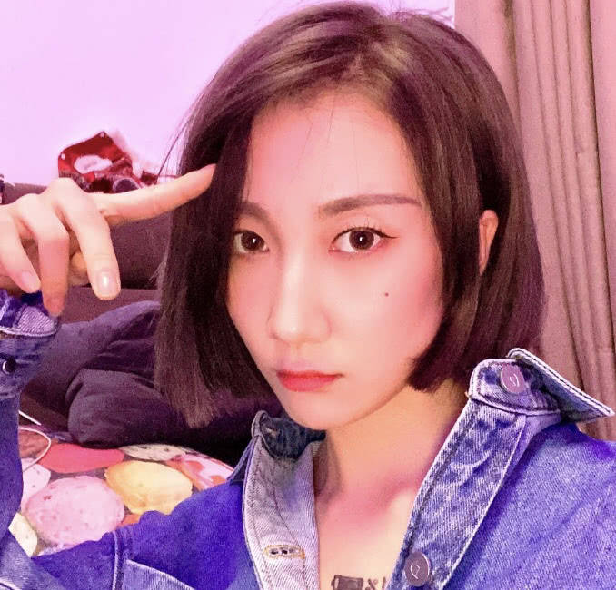 乃萬(wàn)單獨(dú)出道乃萬(wàn)單獨(dú)出道，音樂(lè)之路的嶄新篇章