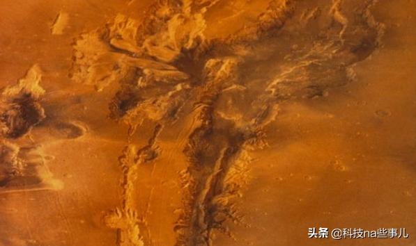 發(fā)現(xiàn)火星生命跡象關(guān)于在火星上發(fā)現(xiàn)生命跡象的說法，一直備受關(guān)注。盡管目前還沒有確鑿的證據(jù)證明火星上存在生命，但是科學家們已經(jīng)在不斷探索和研究火星，以期找到相關(guān)的跡象。