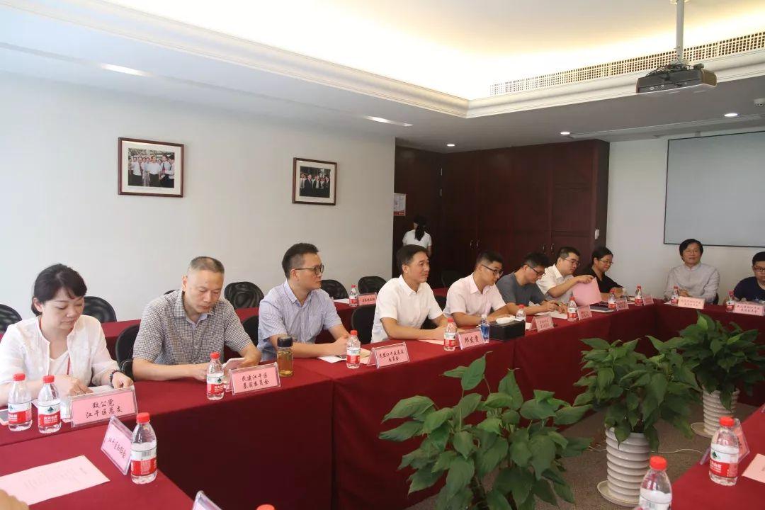 《赴山?！穭∏橛泻涡乱飧吧胶∏樯疃冉馕?，新意獨(dú)特之處探討