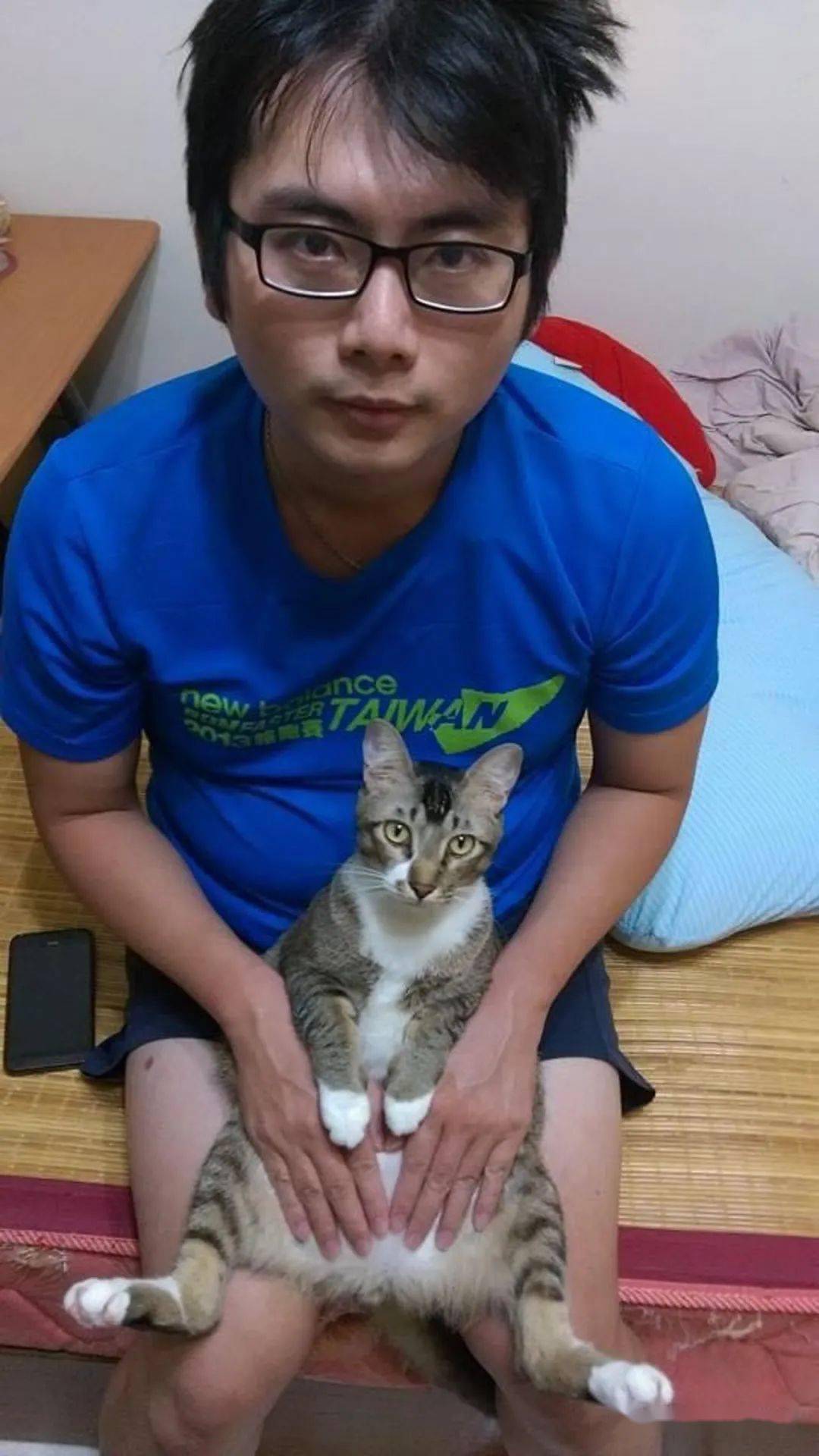 男孩常年“吸貓”致哮喘急性發(fā)作男孩常年吸貓致哮喘急性發(fā)作，原因、預(yù)防與應(yīng)對(duì)措施