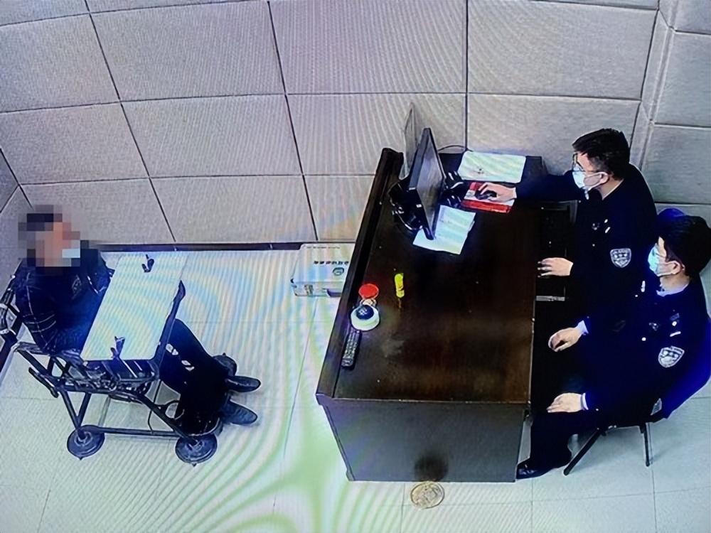 變相體罰小女孩變相體罰小女孩，背后的真相與我們的反思