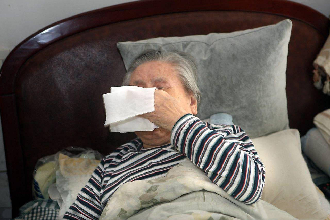 96歲老兵拿起現(xiàn)役裝備笑得像個(gè)孩子96歲老兵拿起現(xiàn)役裝備笑得像個(gè)孩子，時(shí)光流轉(zhuǎn)中的英雄情懷