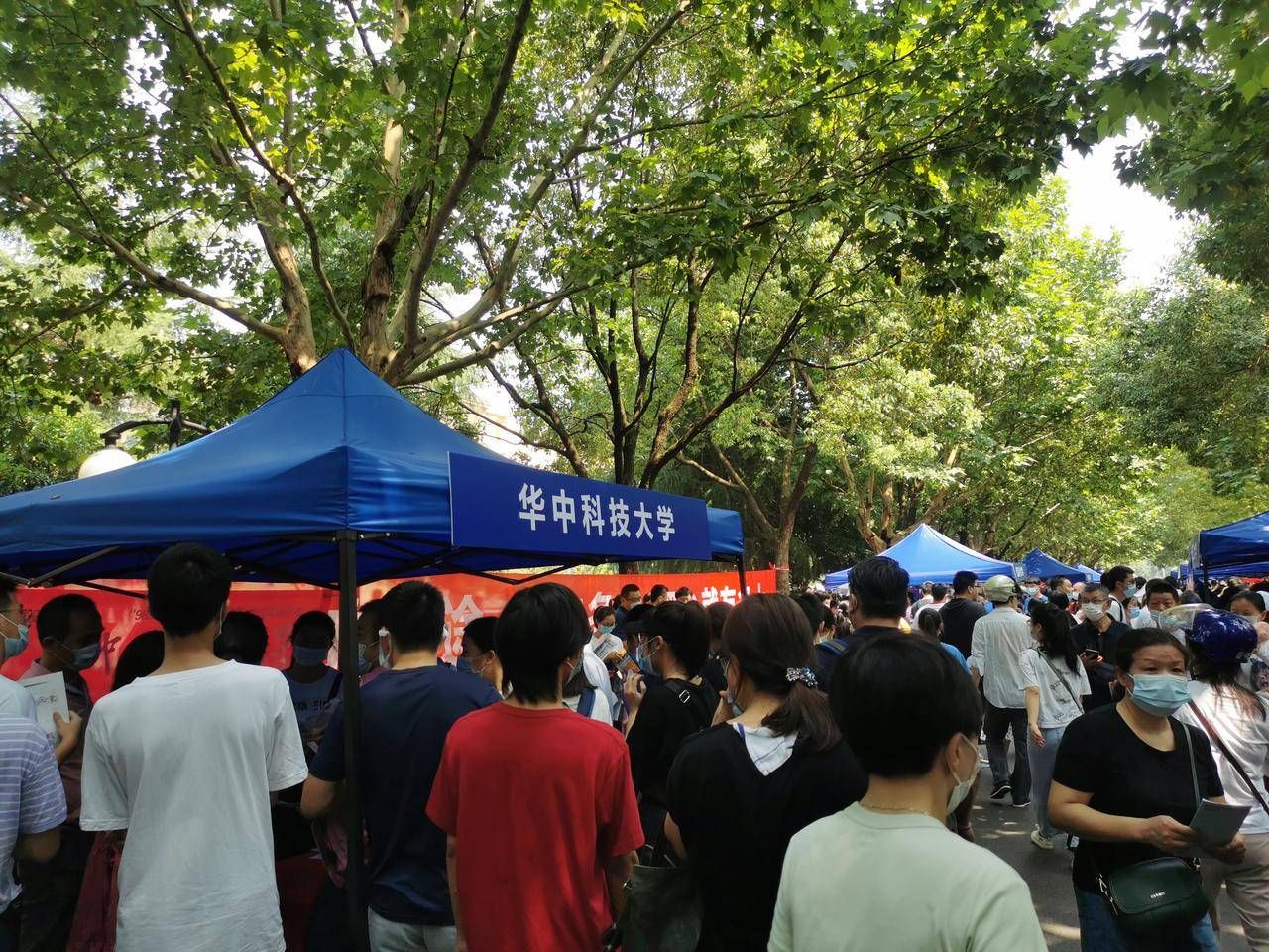 華科大新生稱高考分數(shù)可沖刺清北華科大新生高考沖刺清華北大的秘密武器？揭秘高考高分背后的故事！