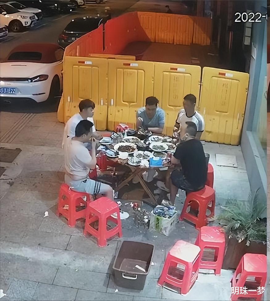 燒烤店凌晨2點客人滿座 老板睡了燒烤店凌晨兩點依舊燈火通明，老板卻安然入睡的秘密揭曉