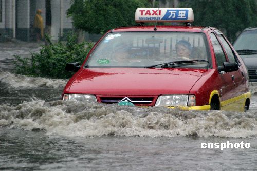 河南許昌破紀(jì)錄暴雨:行車如行船河南許昌破紀(jì)錄暴雨，行車如行船，城市面臨挑戰(zhàn)與應(yīng)對(duì)之道