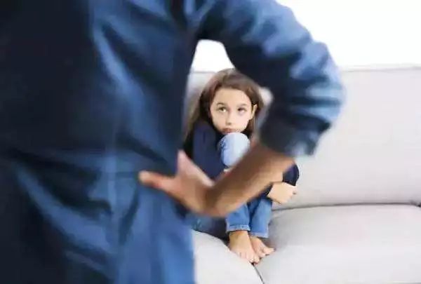 體罰子女違法嗎體罰子女是違法的。