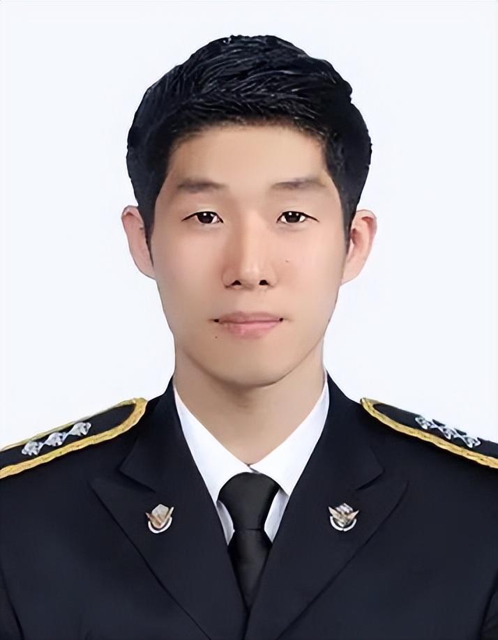 韓國(guó)海警為救中國(guó)老人不幸遇難韓國(guó)海警為救中國(guó)老人不幸遇難，英勇之舉感動(dòng)人心