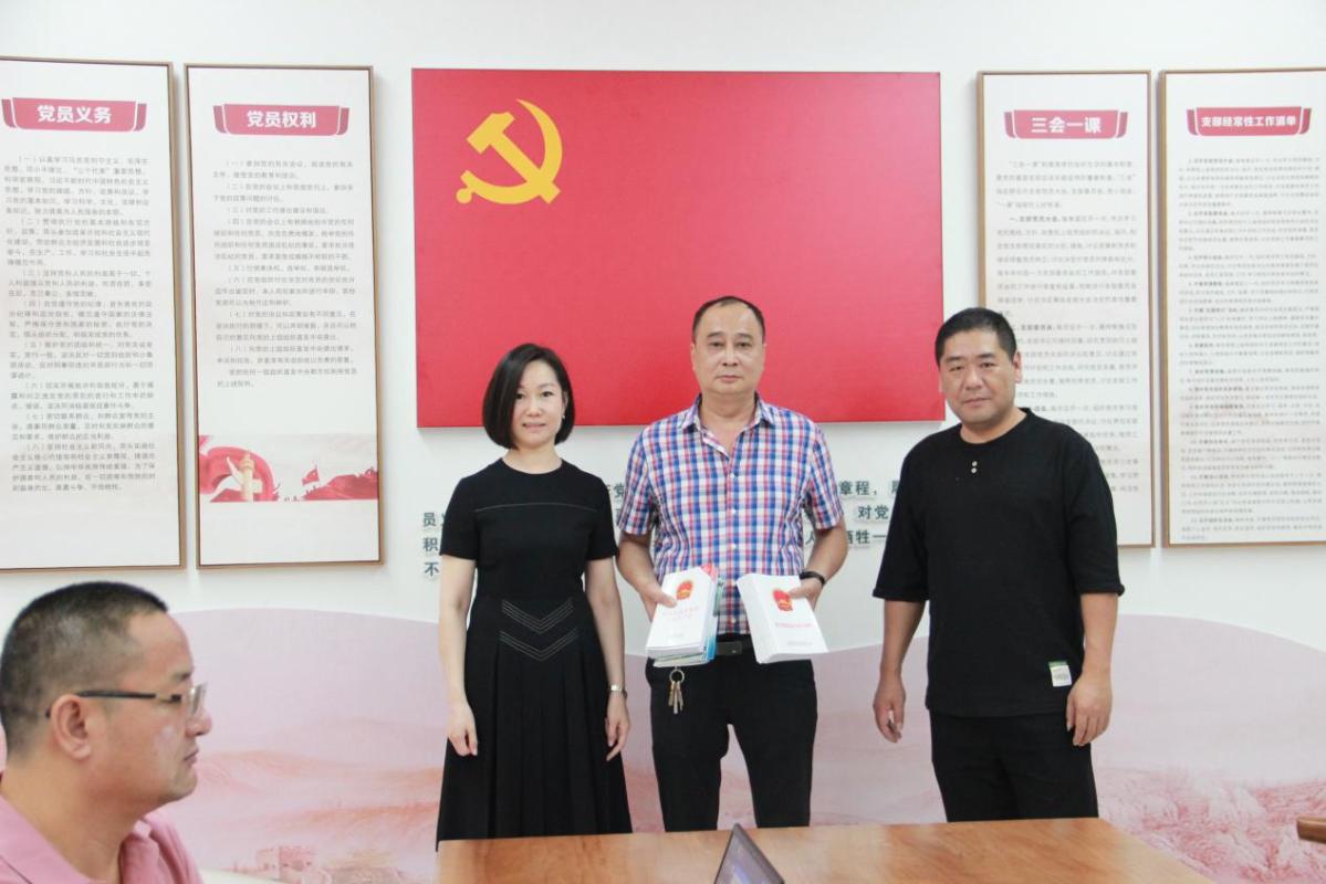 浙江反詐抓捕現(xiàn)場(chǎng)堪比大片浙江反詐抓捕現(xiàn)場(chǎng)，一場(chǎng)智勇之戰(zhàn)的震撼紀(jì)實(shí)